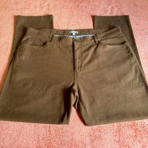 Peter Millar Soft touch Twill 5 Pocket Pants.    Size 40 X30